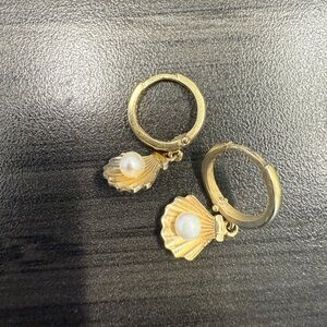 14k Gold Pearl Shell Earrings